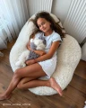 cream-momo-chair_influencer_1.webp